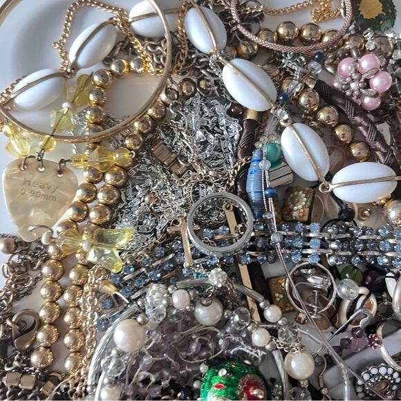 1.5 lb Vintage Craft Junk Jewelry Lot - Picture 5 of 9